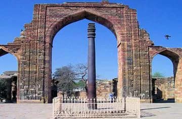 iron pillar of mehrauli महरौली का लौह स्तम्भ